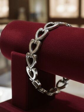 Womens Stainless Steel Silver Heart Bracelet Unisex Adult  Size 7.5